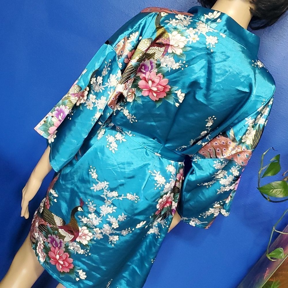 Satin Gorgeous Kimono Style Robe ✨️ - Picture 8 of 11